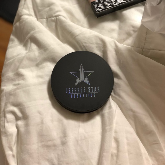 Jeffree star + manny mua highlighter eclipse - Picture 6 of 8